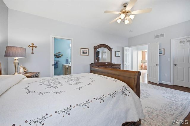 5 Chariot Court, Glen Carbon, IL 62034