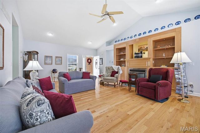 5 Chariot Court, Glen Carbon, IL 62034