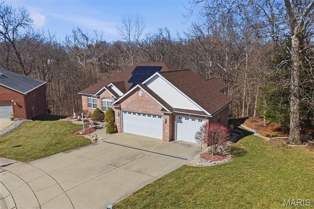 5 Chariot Court, Glen Carbon, IL 62034