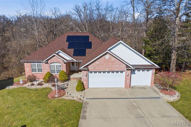 5 Chariot Court, Glen Carbon, IL 62034