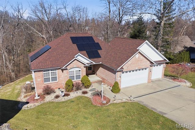 5 Chariot Court, Glen Carbon, IL 62034