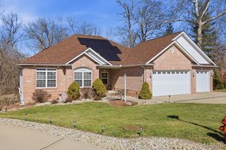 5 Chariot Court, Glen Carbon, IL 62034