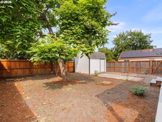 2085 EVERGREEN Ave Ne, Salem, OR 97301