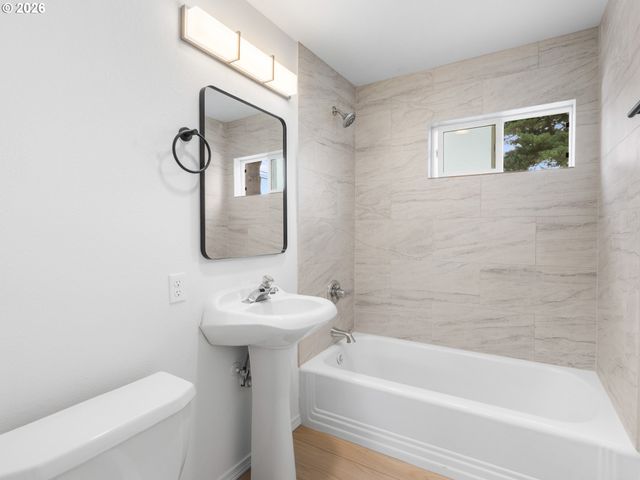 2085 EVERGREEN Ave Ne, Salem, OR 97301