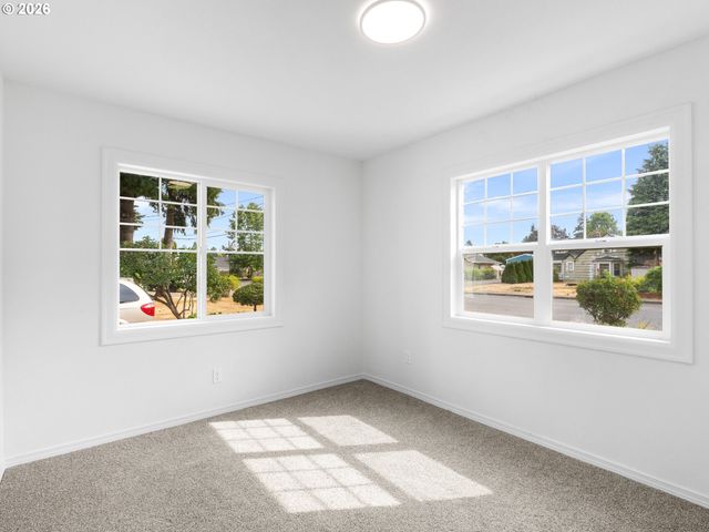 2085 EVERGREEN Ave Ne, Salem, OR 97301
