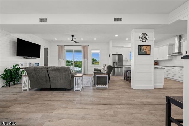 2912 Buttonwood Key CT, St James City, FL 33956