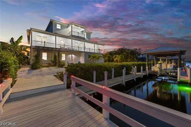 2912 Buttonwood Key CT, St James City, FL 33956