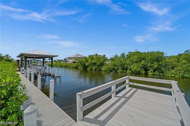 2912 Buttonwood Key CT, St James City, FL 33956