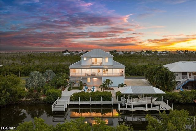 2912 Buttonwood Key CT, St James City, FL 33956
