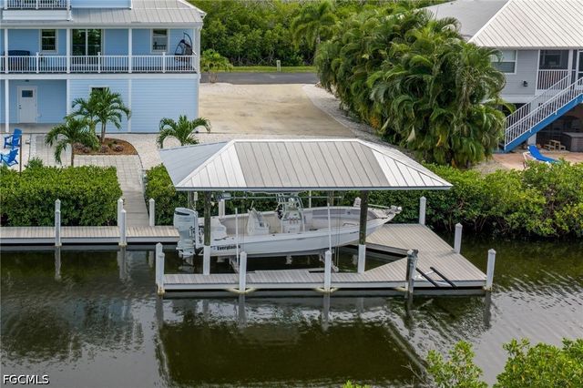2912 Buttonwood Key CT, St James City, FL 33956
