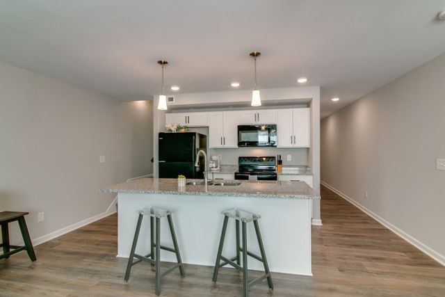 1960 Batts Ln Apt D, Clarksville, TN 37042