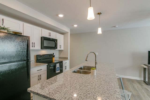 1960 Batts Ln Apt D, Clarksville, TN 37042