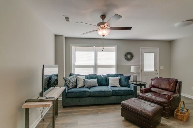 1960 Batts Ln Apt D, Clarksville, TN 37042