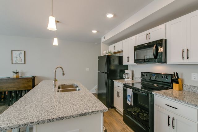 1960 Batts Ln Apt D, Clarksville, TN 37042