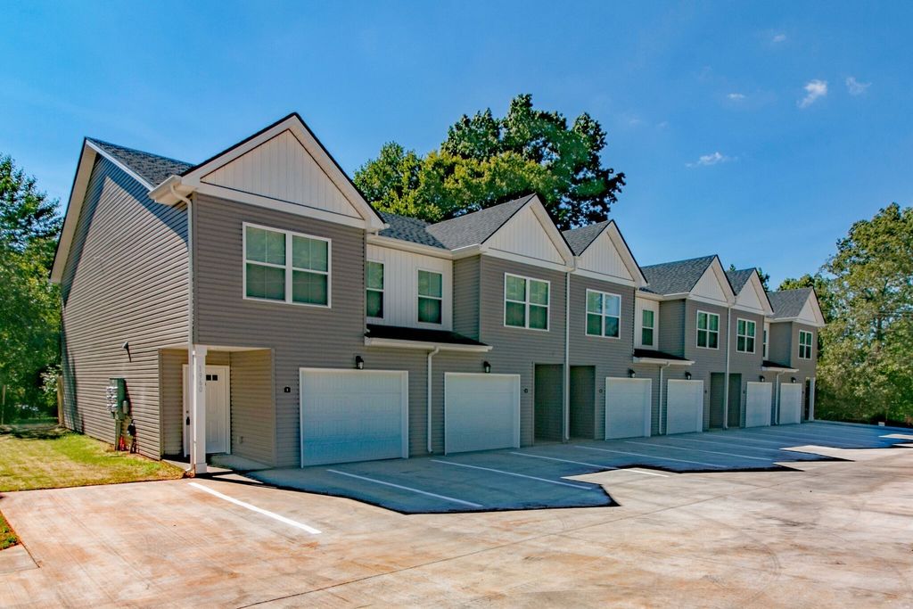 1960 Batts Ln Apt D, Clarksville, TN 37042