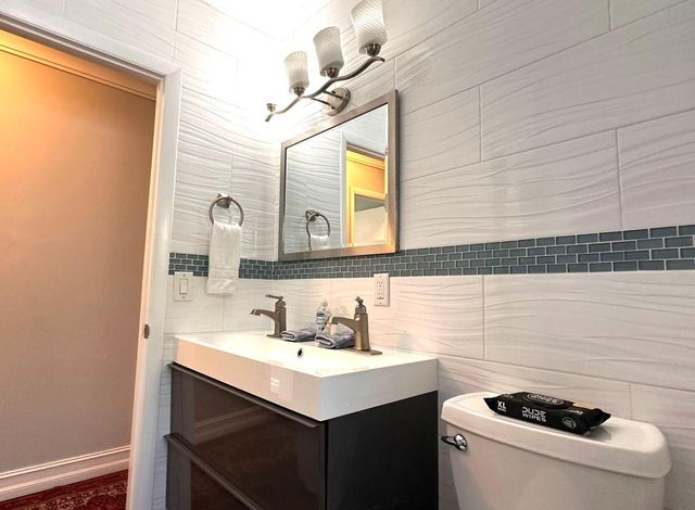 525 NE 27th Street, Wilton Manors, FL 33334