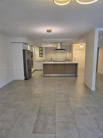 20401 NE 30th Ave 112-8, Aventura, FL 33180