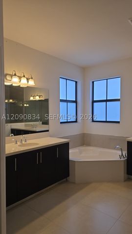 10433 NW 70th Ln, Doral, FL 33178