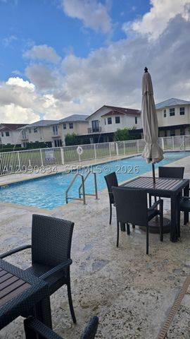 10433 NW 70th Ln, Doral, FL 33178