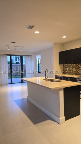 10433 NW 70th Ln, Doral, FL 33178