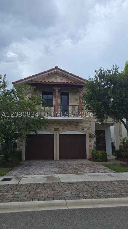 10433 NW 70th Ln, Doral, FL 33178