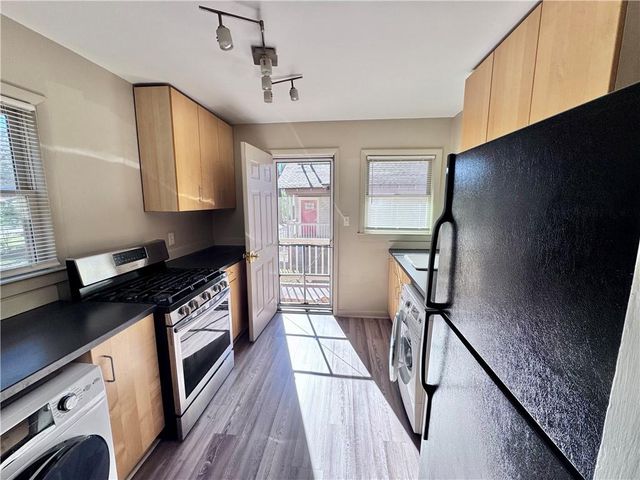 2476 Maple Street, East Point, GA 30344