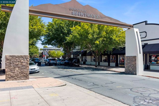 951 Dainty Ave, Brentwood, CA 94513