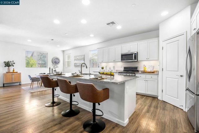 951 Dainty Ave, Brentwood, CA 94513