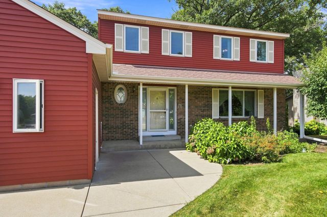 3017 Standridge Place, Maplewood, MN 55109