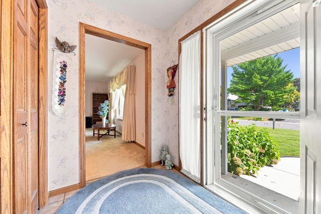 3017 Standridge Place, Maplewood, MN 55109