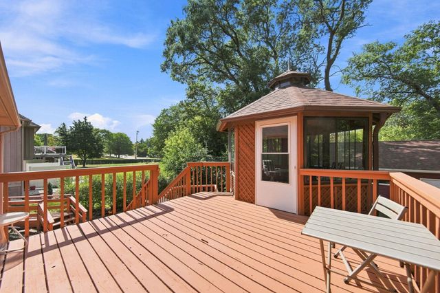 3017 Standridge Place, Maplewood, MN 55109