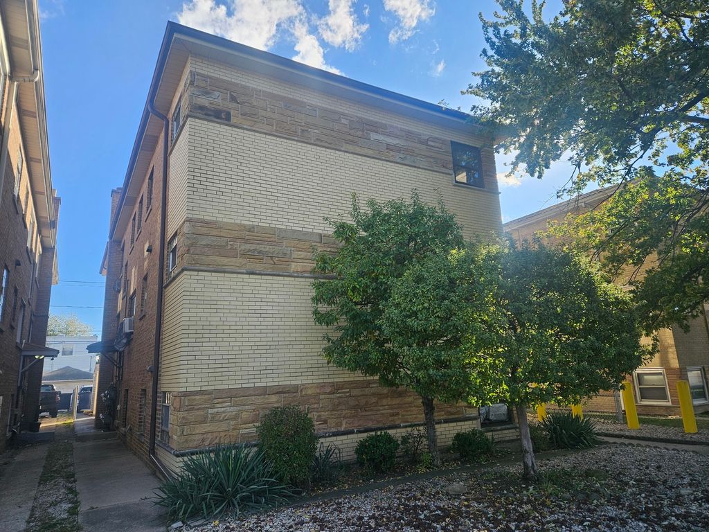 1633 S Harlem Avenue GW, Berwyn, IL 60402