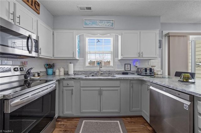 3913 Colony Ridge Court, Jamestown, NC 27282