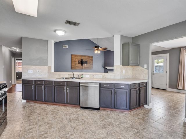 2410 Sherwood Hollow Lane, Houston, TX 77339