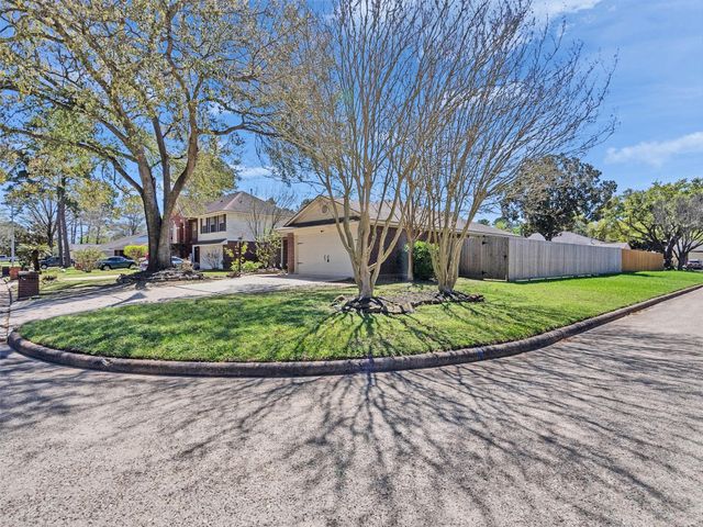 2410 Sherwood Hollow Lane, Houston, TX 77339