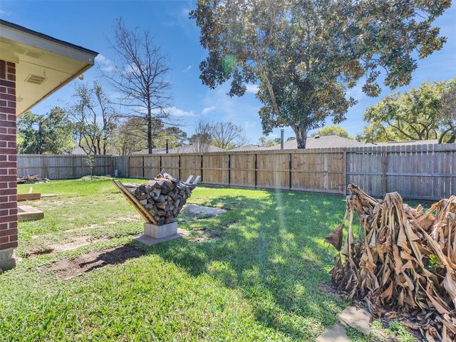 2410 Sherwood Hollow Lane, Houston, TX 77339