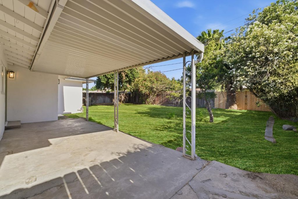 Image 20 of property listing at 3442 E Weldon Avenue, Fresno, CA 93703