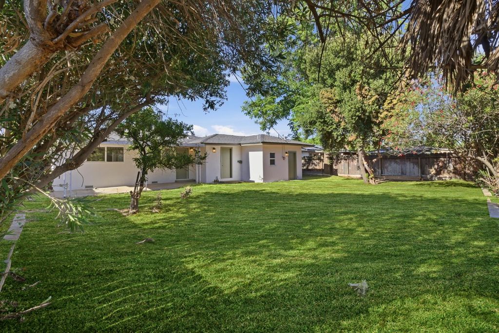 Image 21 of property listing at 3442 E Weldon Avenue, Fresno, CA 93703