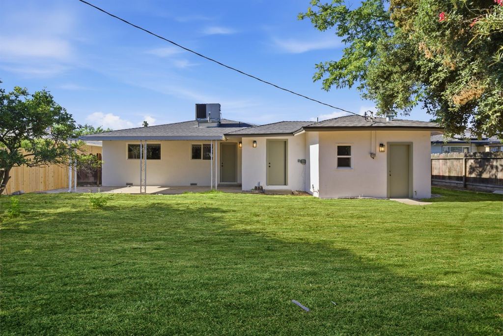 Image 22 of property listing at 3442 E Weldon Avenue, Fresno, CA 93703