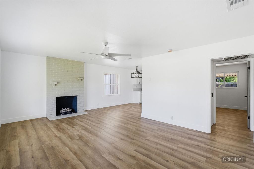 Image 4 of property listing at 3442 E Weldon Avenue, Fresno, CA 93703