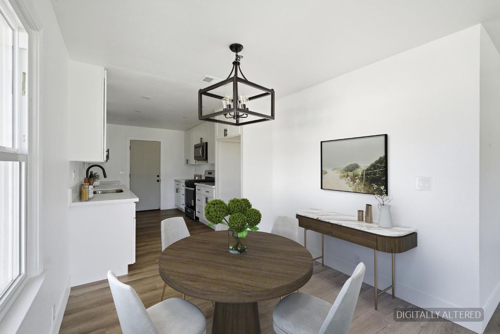 Image 5 of property listing at 3442 E Weldon Avenue, Fresno, CA 93703