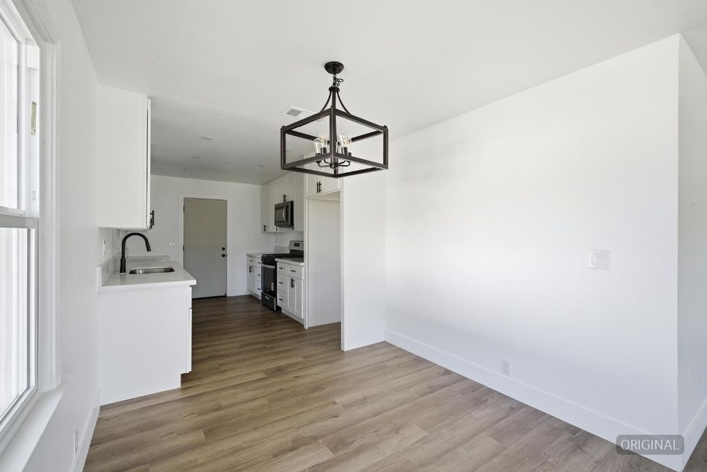 Image 6 of property listing at 3442 E Weldon Avenue, Fresno, CA 93703