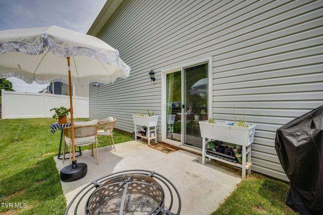 1035 Tomahawk Terrace, Johnson City, TN 37604