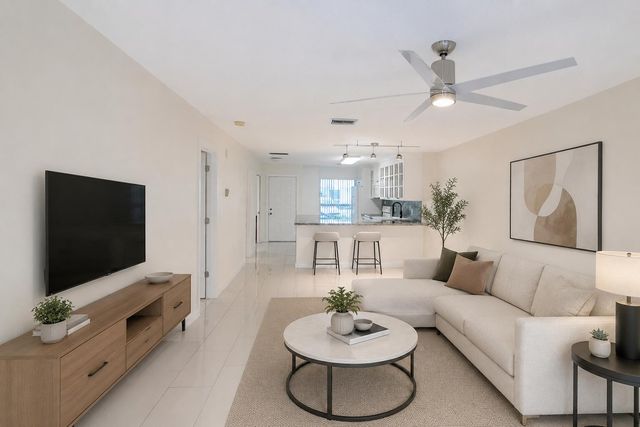 13741 Flora Place B, Delray Beach, FL 33484