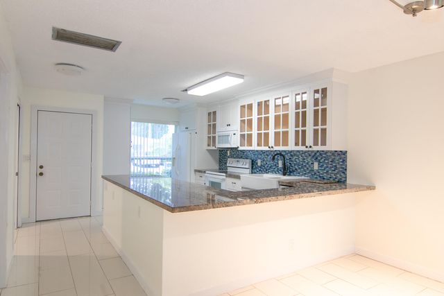 13741 Flora Place B, Delray Beach, FL 33484