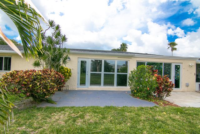 13741 Flora Place B, Delray Beach, FL 33484