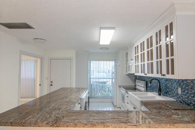 13741 Flora Place B, Delray Beach, FL 33484