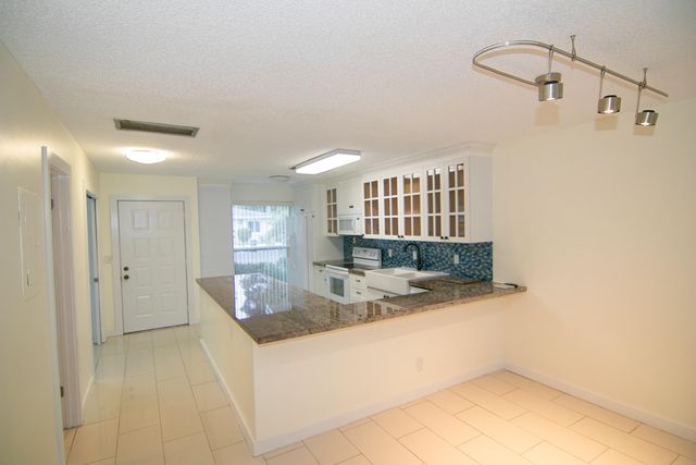 13741 Flora Place B, Delray Beach, FL 33484