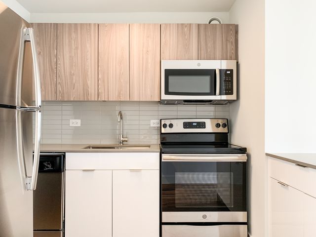 1749 N Wells Street 402, Chicago, IL 60614
