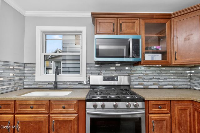 1684 Lake Boulevard, Schenectady, NY 12304